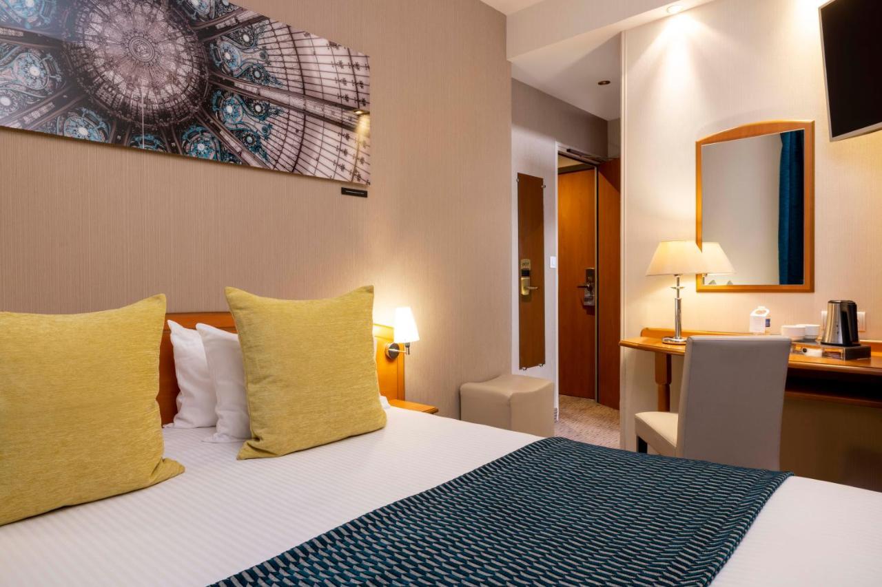Connecting Room