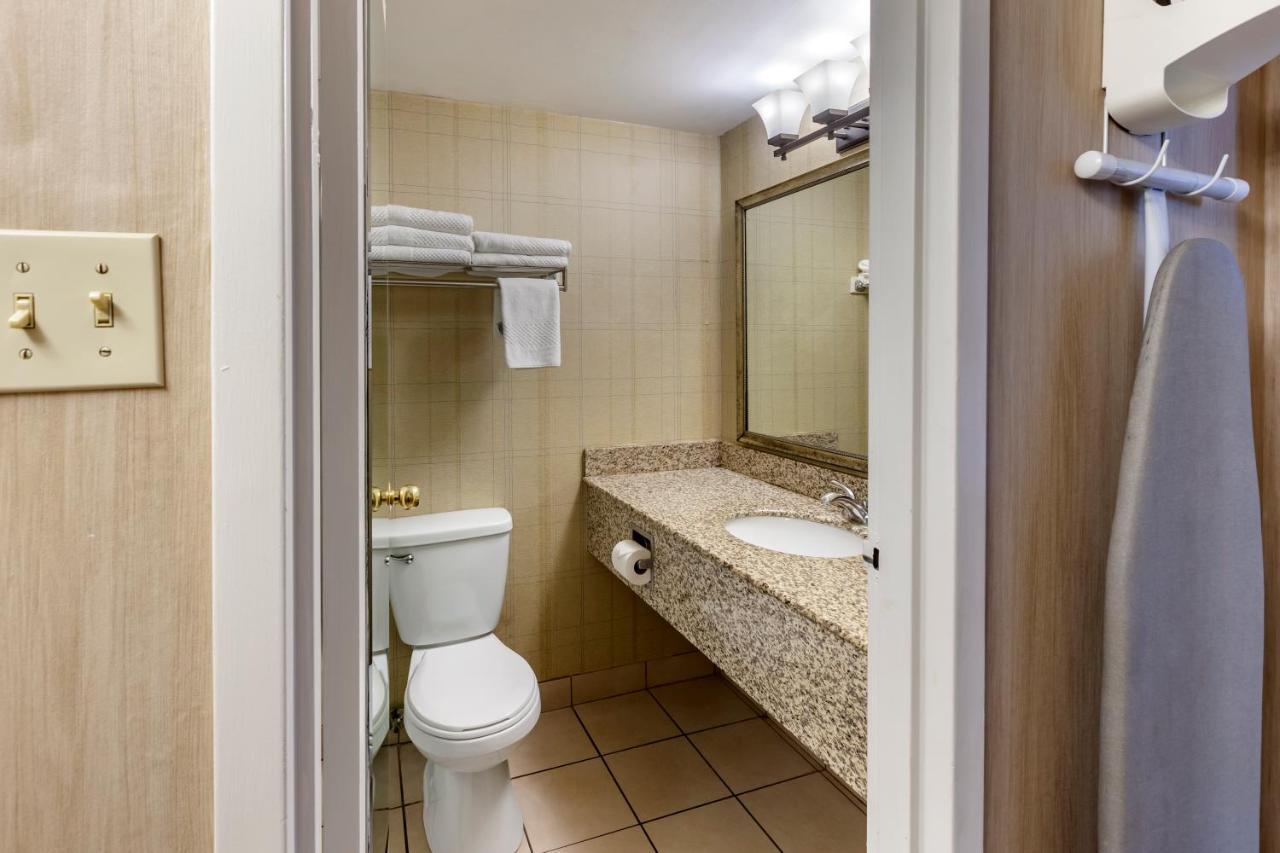 Queen Room with Two Queen Beds - Non-Smoking/Pet Friendly