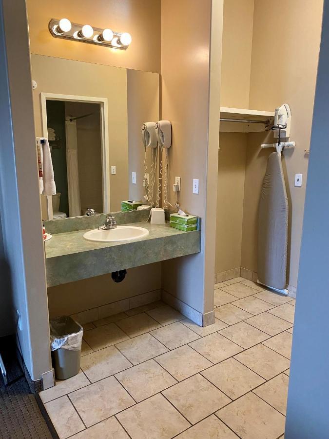 Standard Queen Room Two Queen Beds Pet Friendly