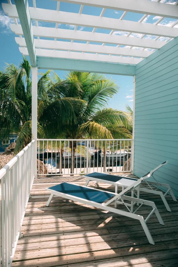 Canal view One Bedroom Suite Off the Main Property