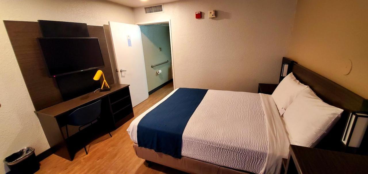 Queen Room Disability Access Roll Shower