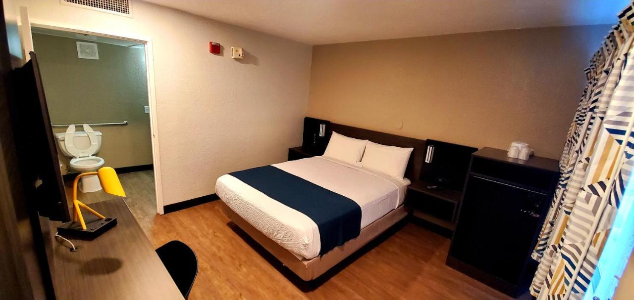 Queen Room Disability Access Roll Shower