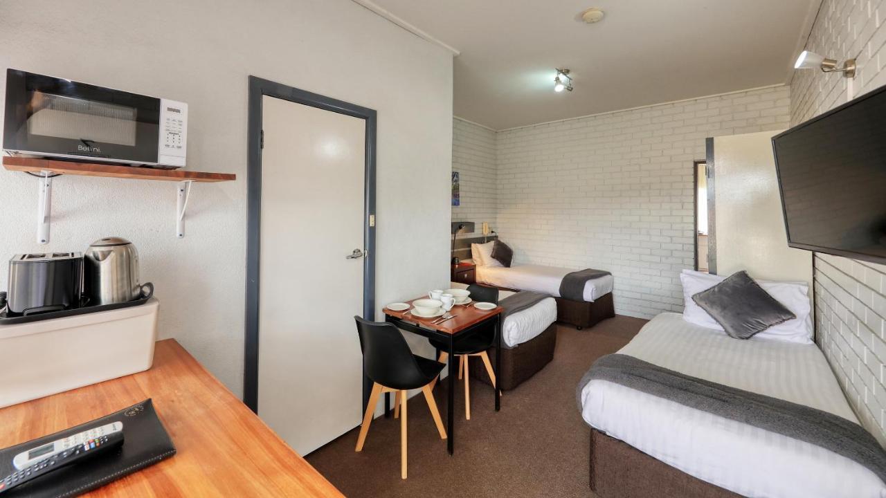 One-Bedroom Apartment,1190988235:JPEG