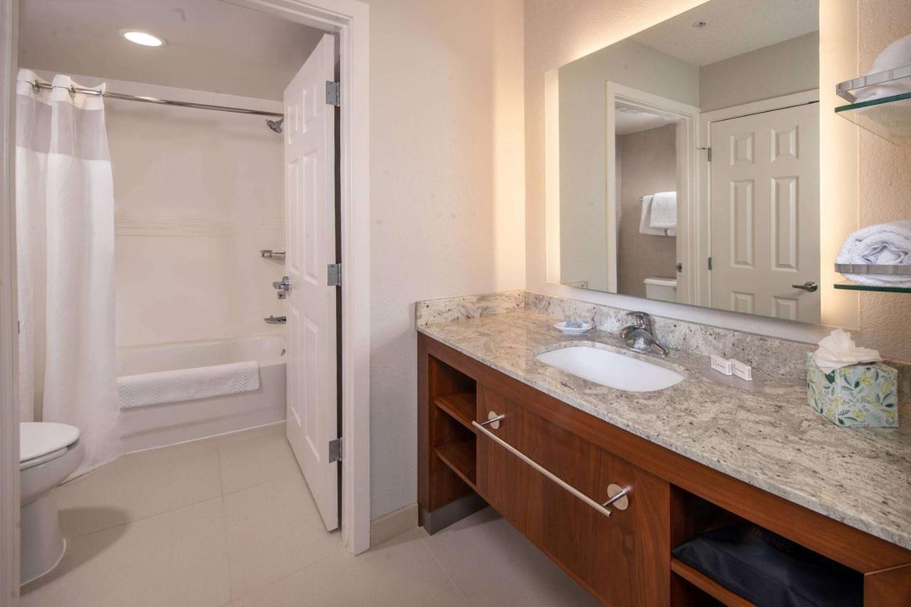 Two Bedroom Suite - Queen in Each