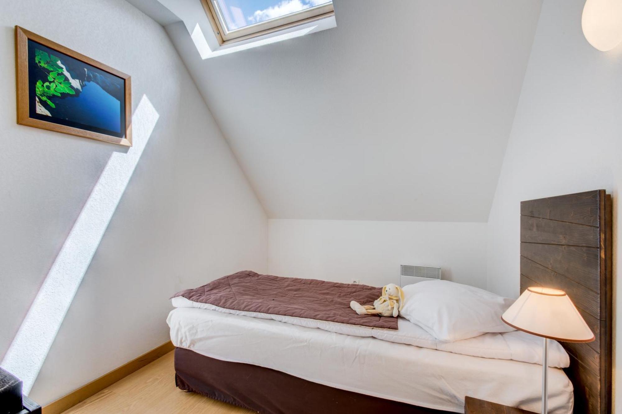 2 Bedroom Apartment sleeping area