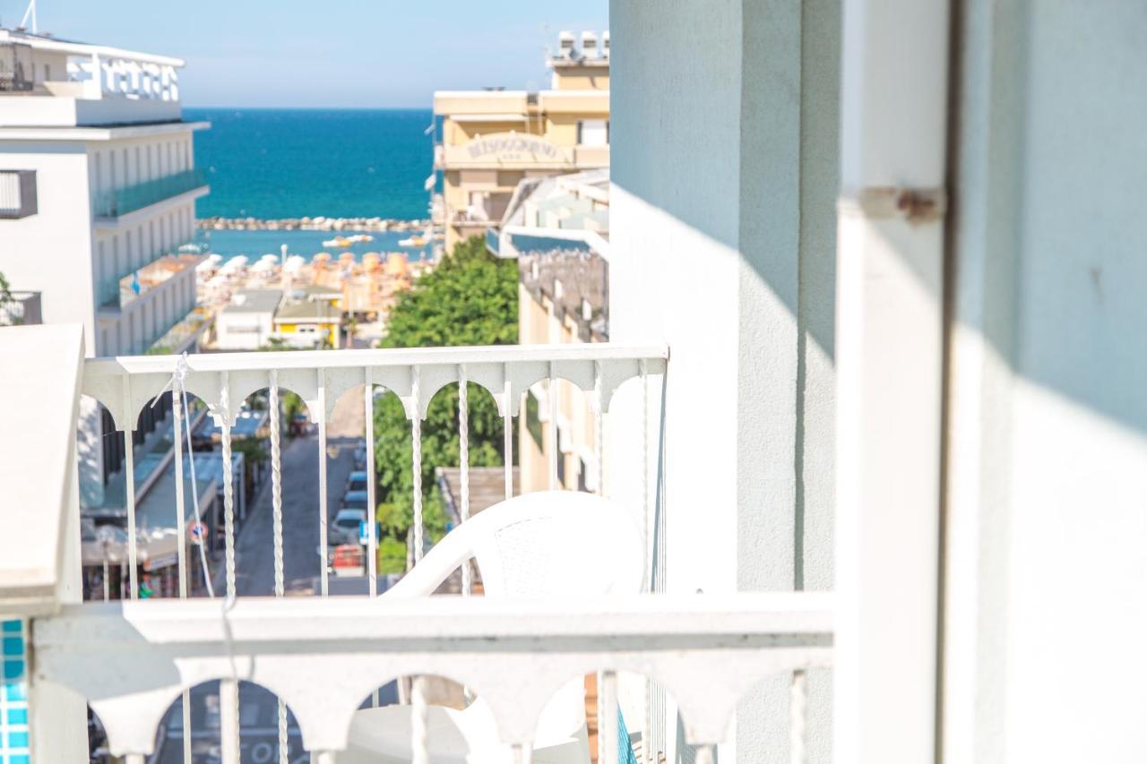 Camera Familiare con Vista Mare Laterale