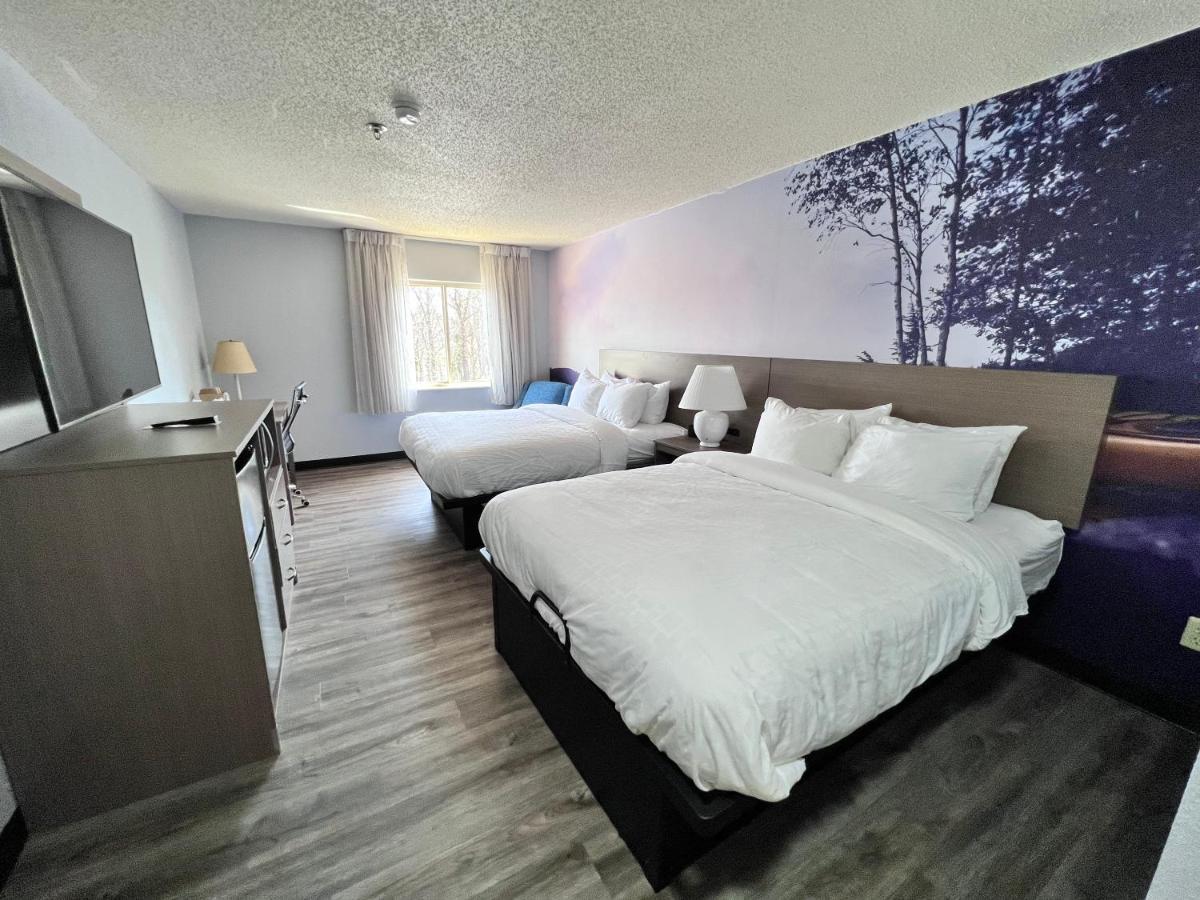 Standard Queen Room with Two Queen Beds - Non Smoking
