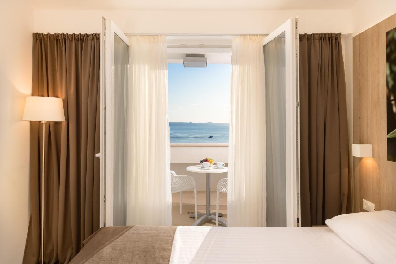 Comfort Double Room Balcony Century Old Pine Tree Sea View – Residence