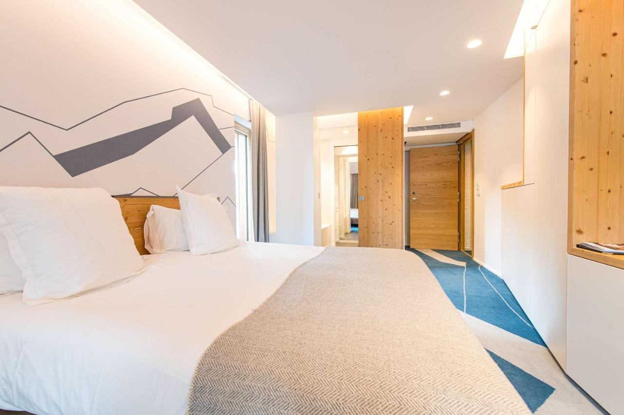 Deluxe Room Mountain View