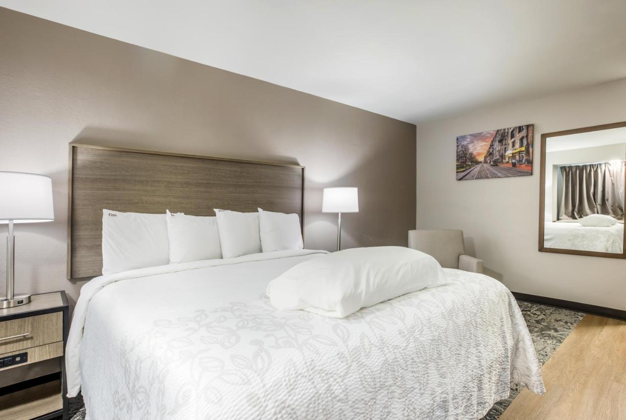 Premium King Room Smoke Free (Upgraded Bedding and Snack Box)