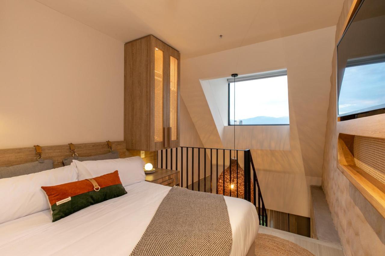Deluxe Queen Suite