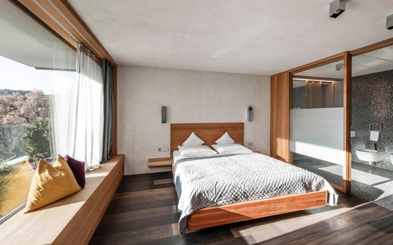 Appartamento con 2 Camere da Letto, Balcone e Vista Montagna