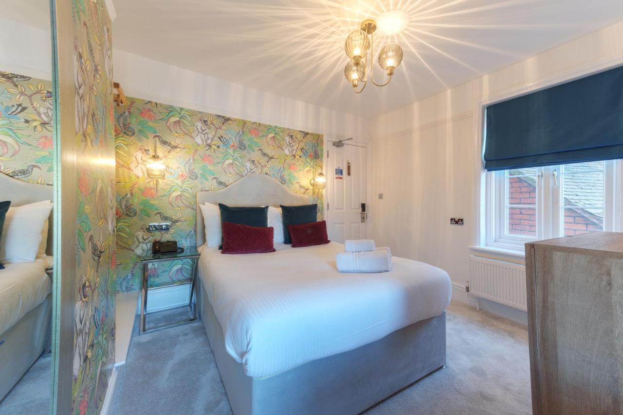 Standard Double Room Shower