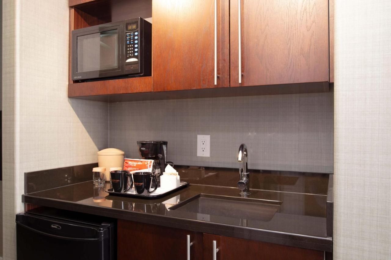 Studio Suite 1 Queen Bed Kitchenette