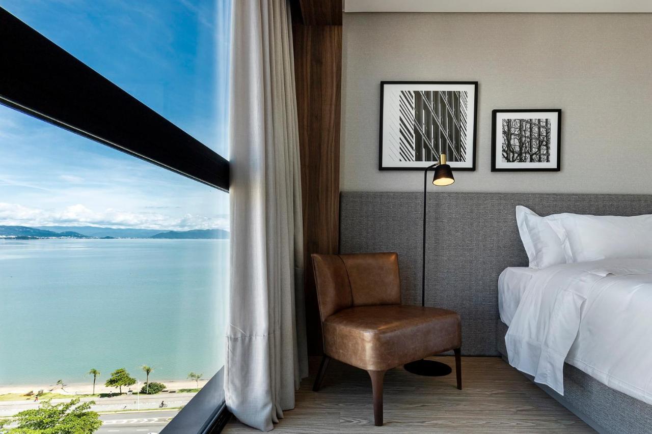 Superior King Room Partial Sea View