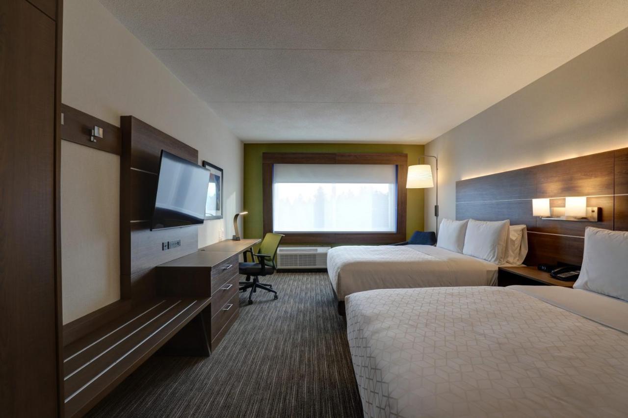 Standard Queen Room Two Queen Beds