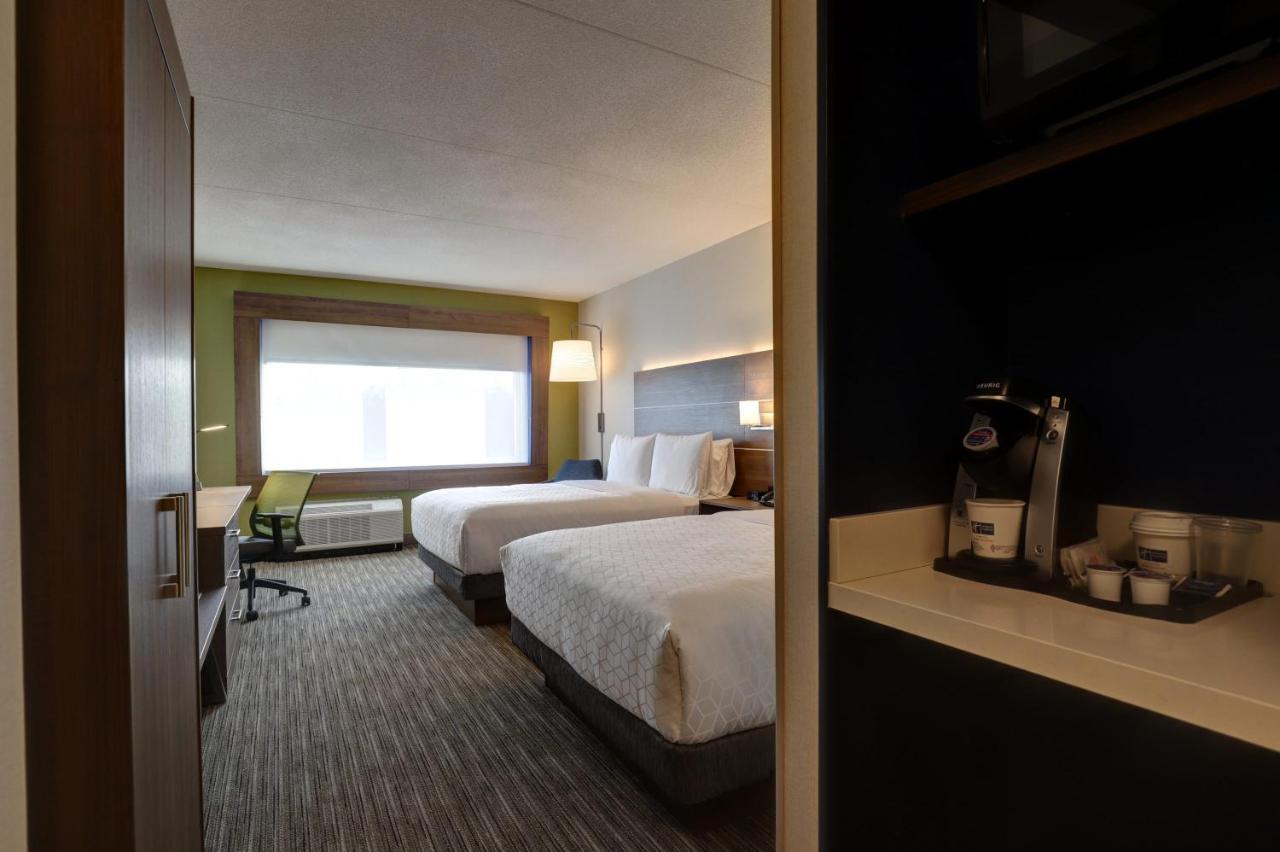 Standard Queen Room Two Queen Beds