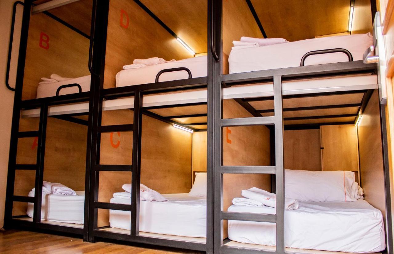 Single Bed 6-Bed Dormitory Room