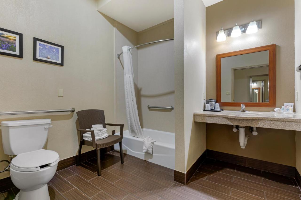 King Suite Accessible or Non-Smoking