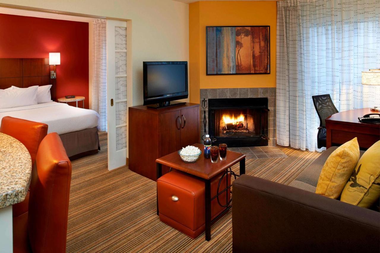 One Bedroom Queen Suite Fireplace