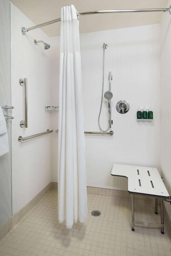 Mobility Accessible Two Bedroom Suite Queen Each Tub