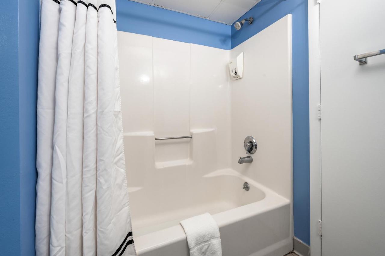 Queen Suite No Balcony Pet-friendly