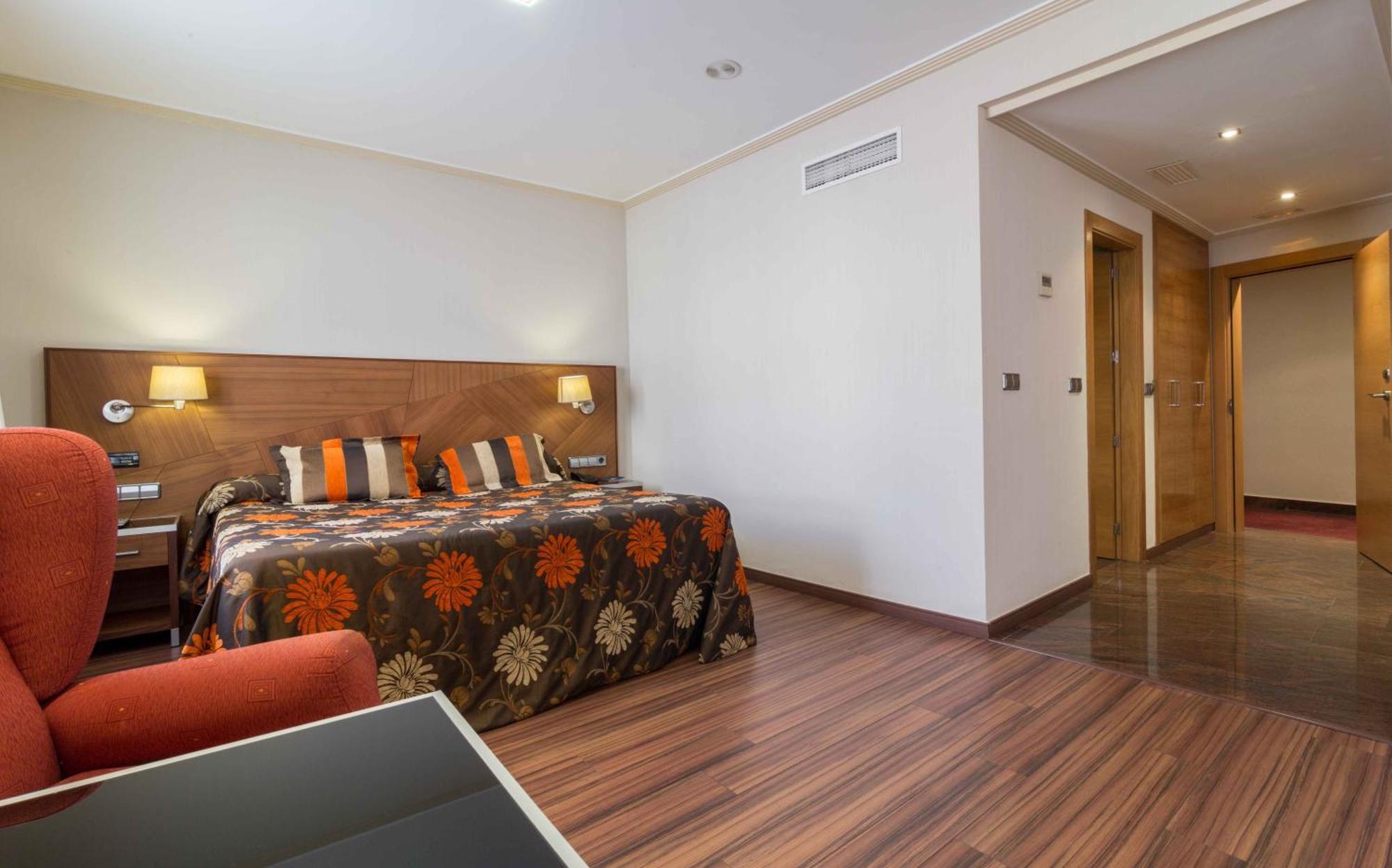 Deluxe Double Room Shower