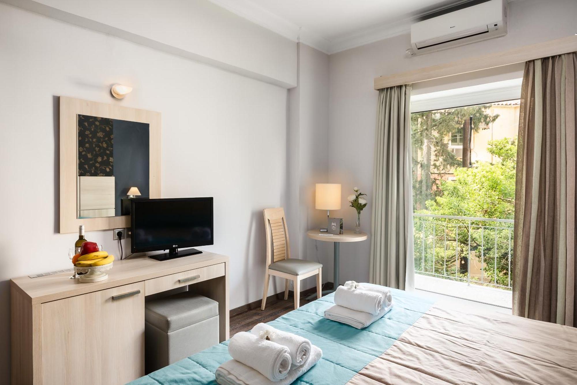 Family Room (2 Adults + 2 Children)