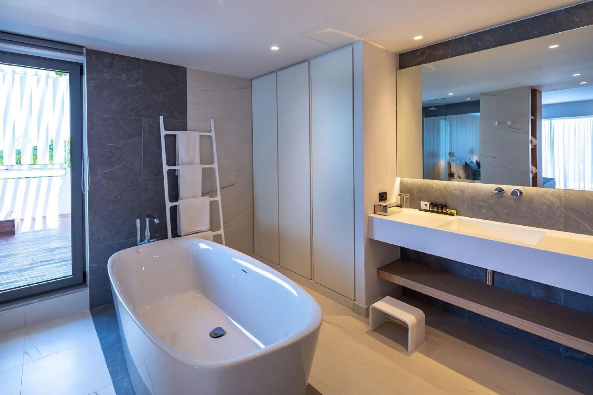 Suite voor 2 Personen met Hot Tub in de Openlucht - Panoramisch Uitzicht op Zee