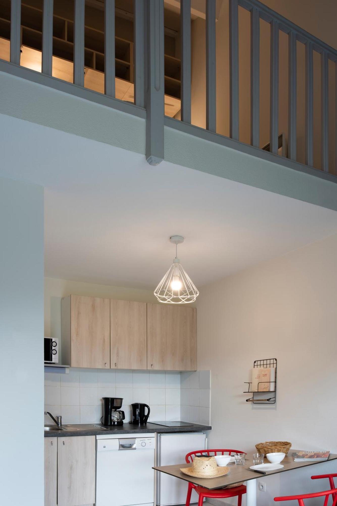 House Mezzanine Hotel Service