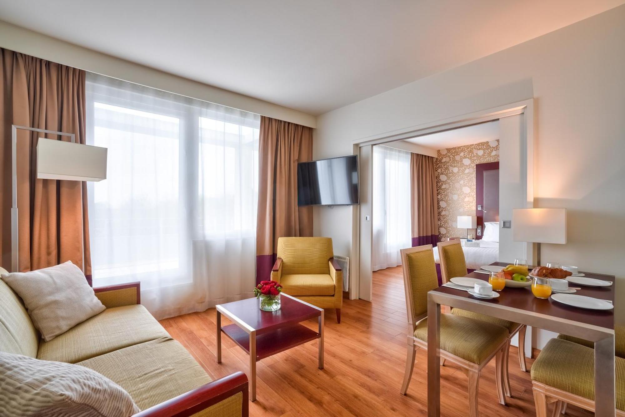 One-Bedroom Apartment,1208639932:JPEG