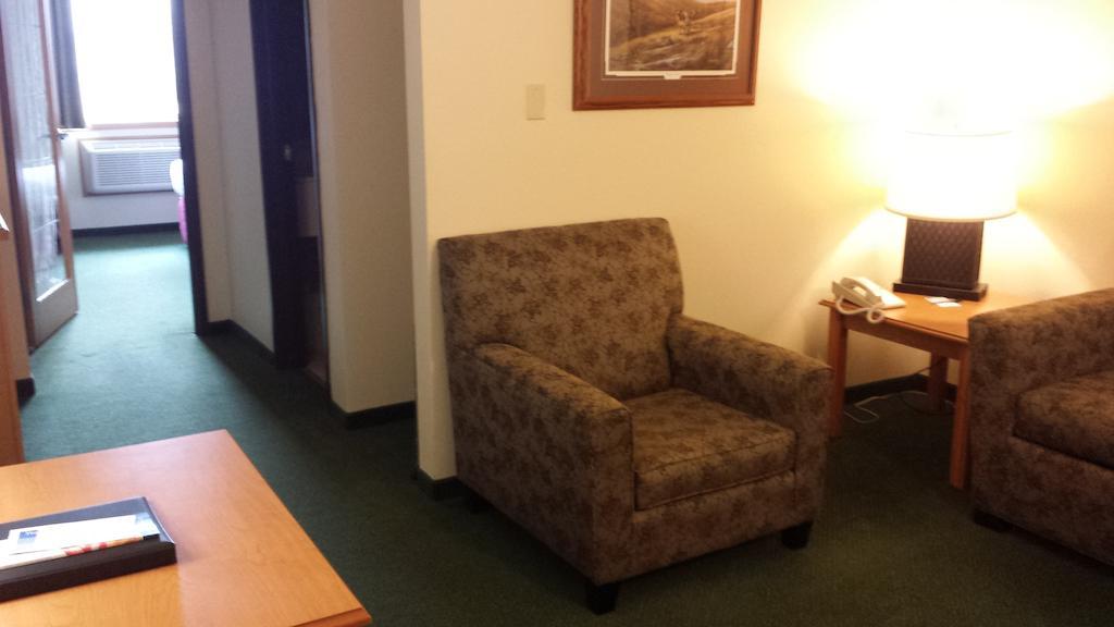 Deluxe King Suite Non-Smoking