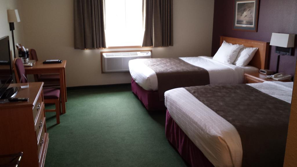 Queen Room Two Queen Beds Non-Smoking