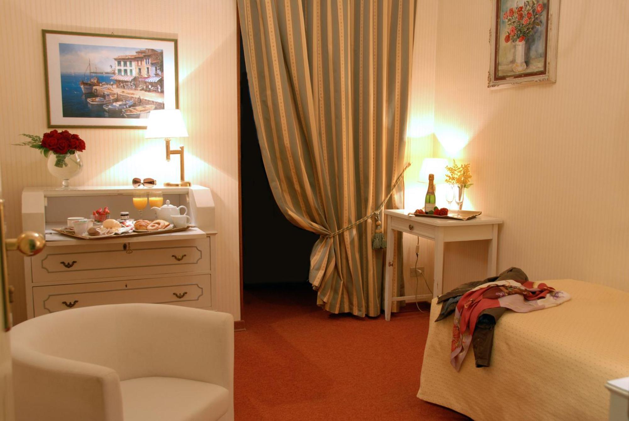 Single Room,1433532226:JPEG