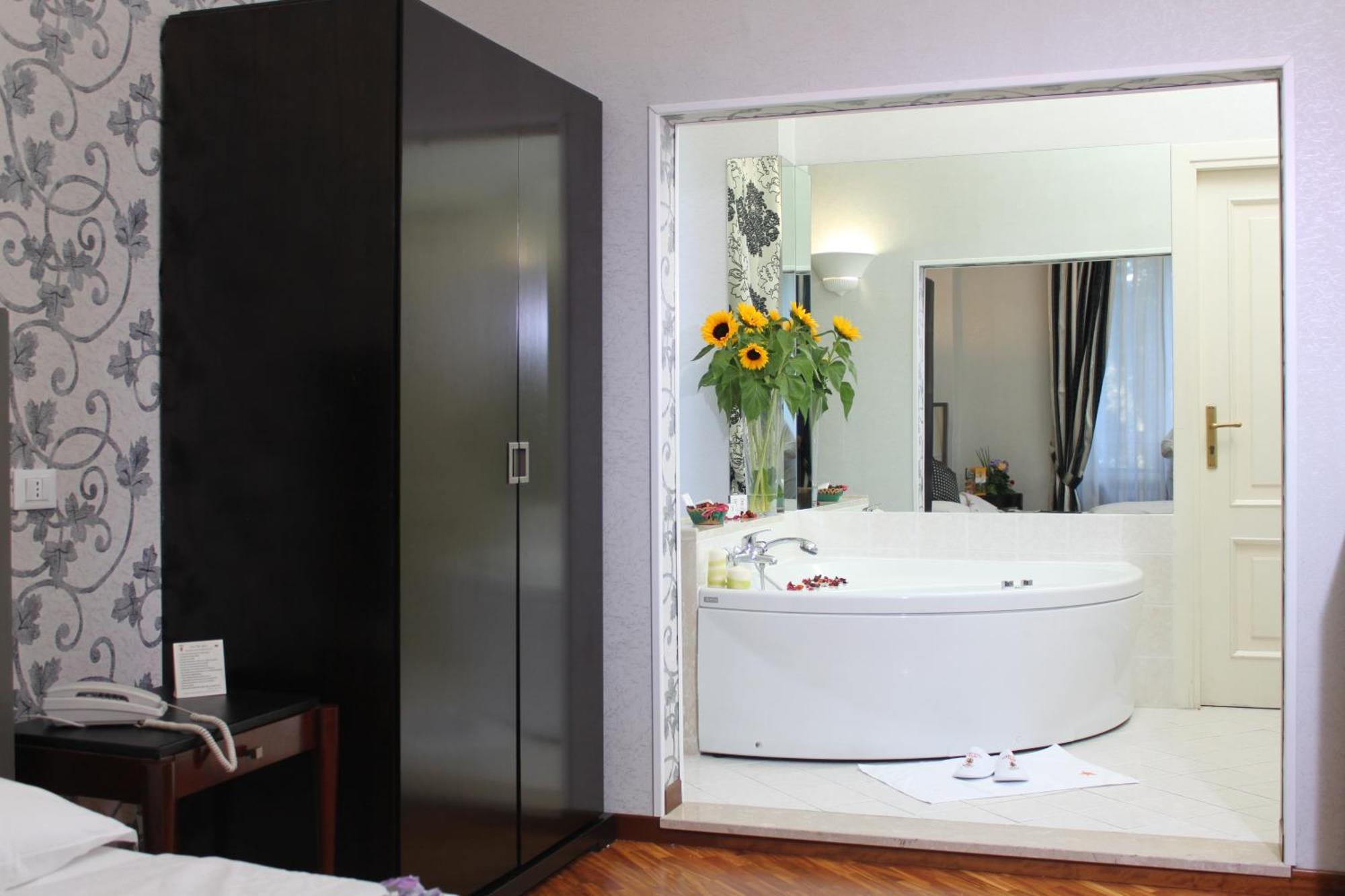 Suite Spa Bath