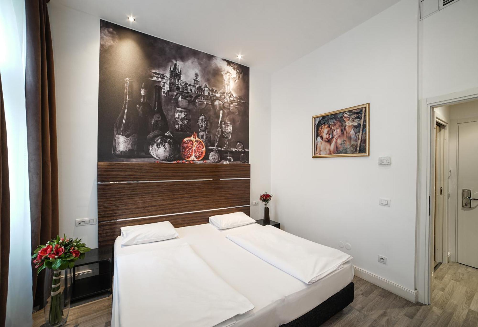 Doppel- oder Zweibettzimmer