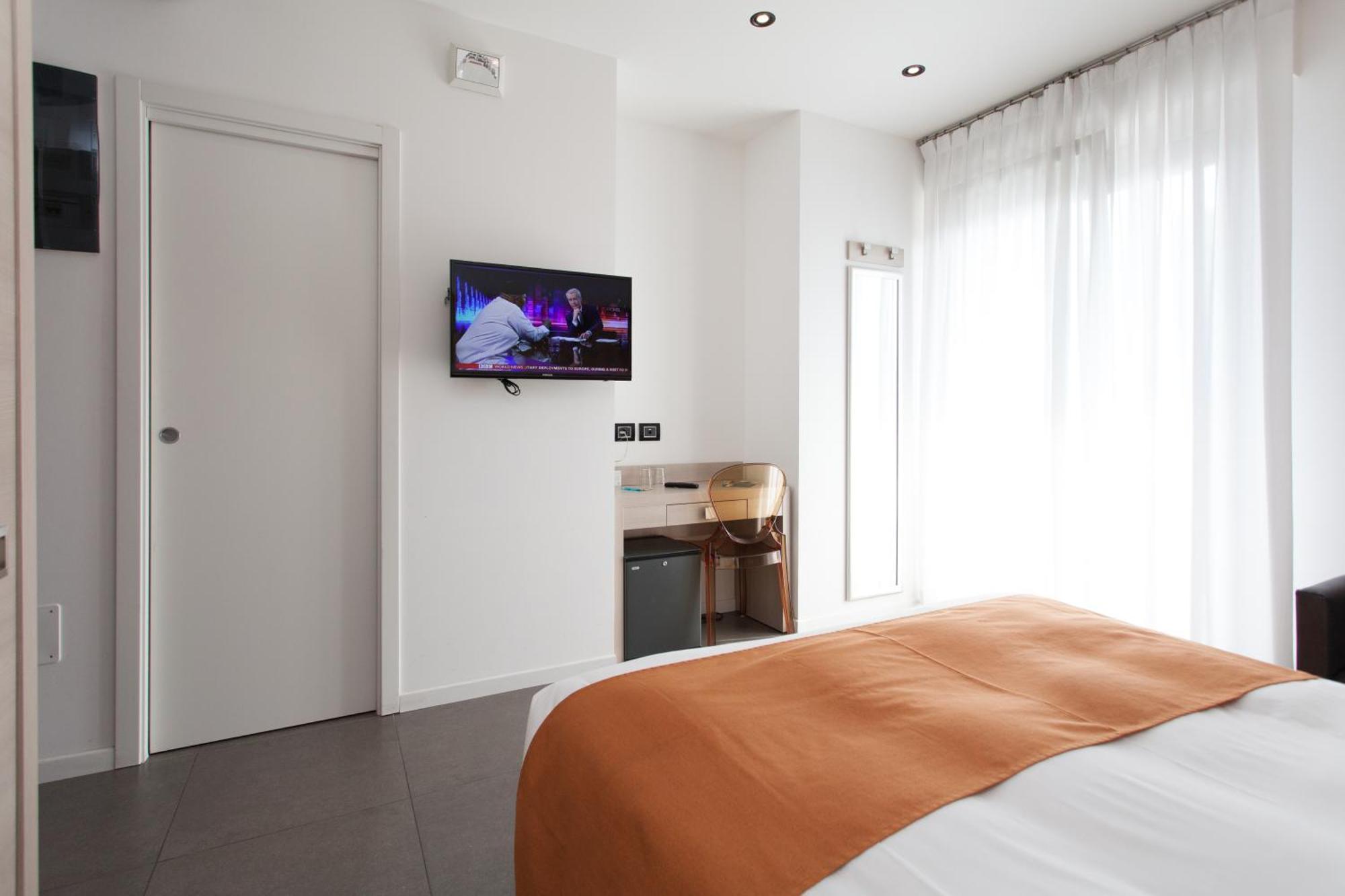 Classic Double or Twin Room Partial Sea View