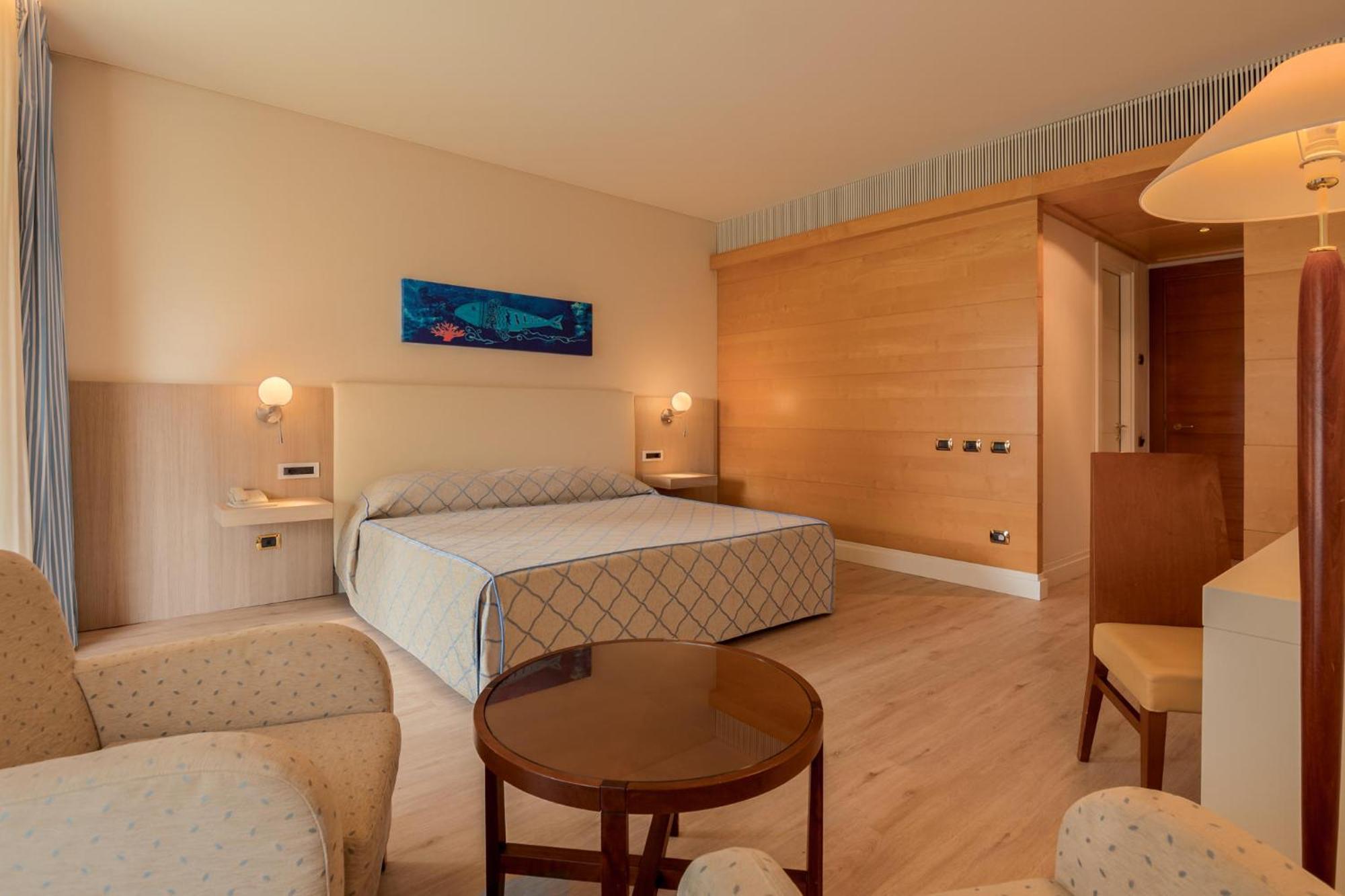 Chambre Double Supérieure avec Balcon et Vue sur le Jardin