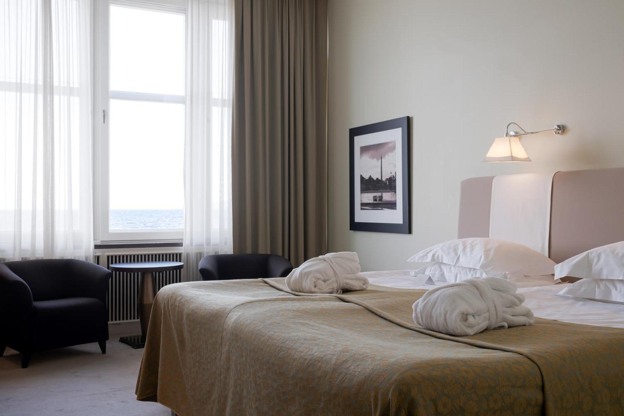 Deluxe Double or Twin Room Lake View