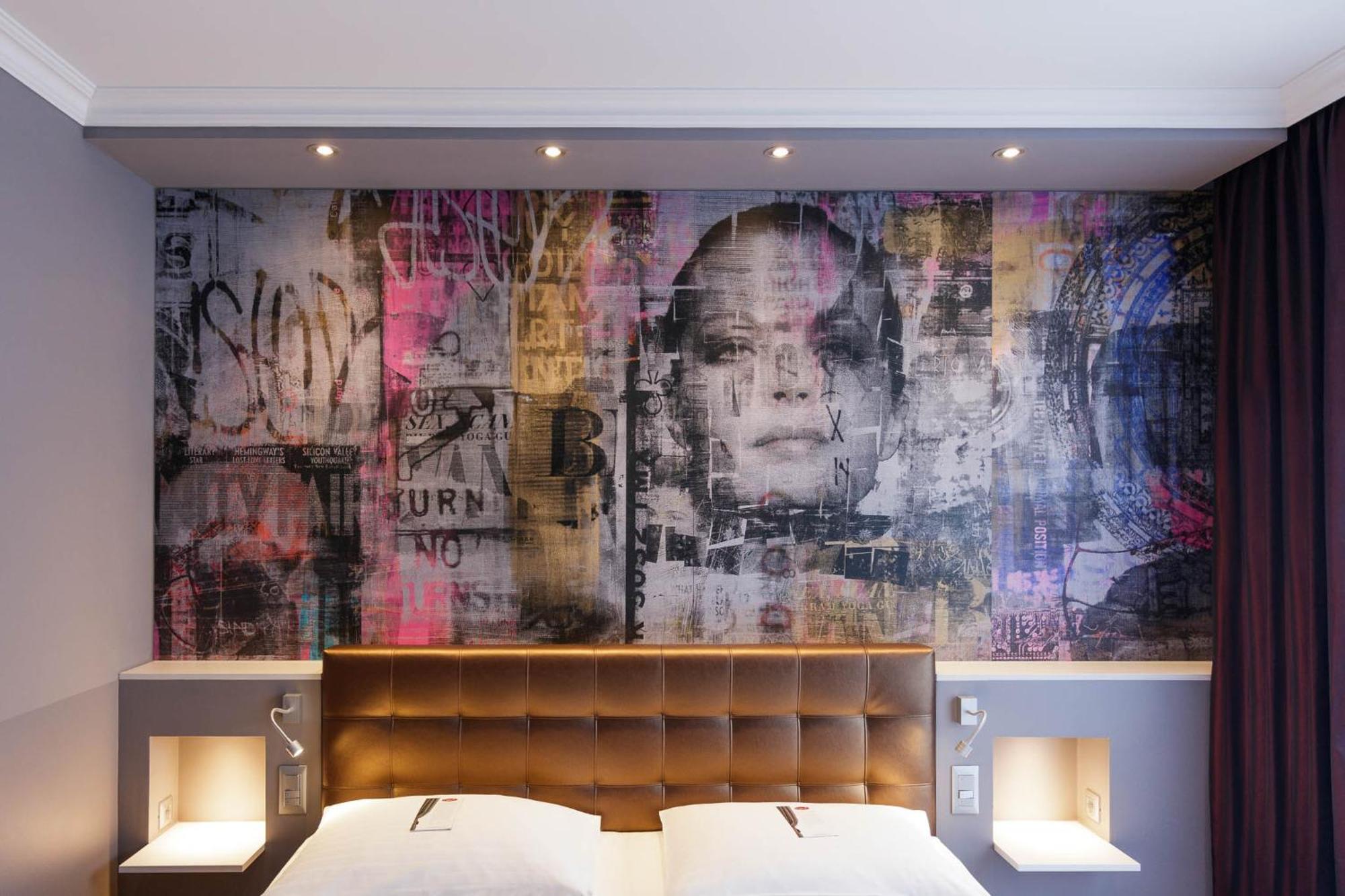 Deluxe Double or Twin Room Street View