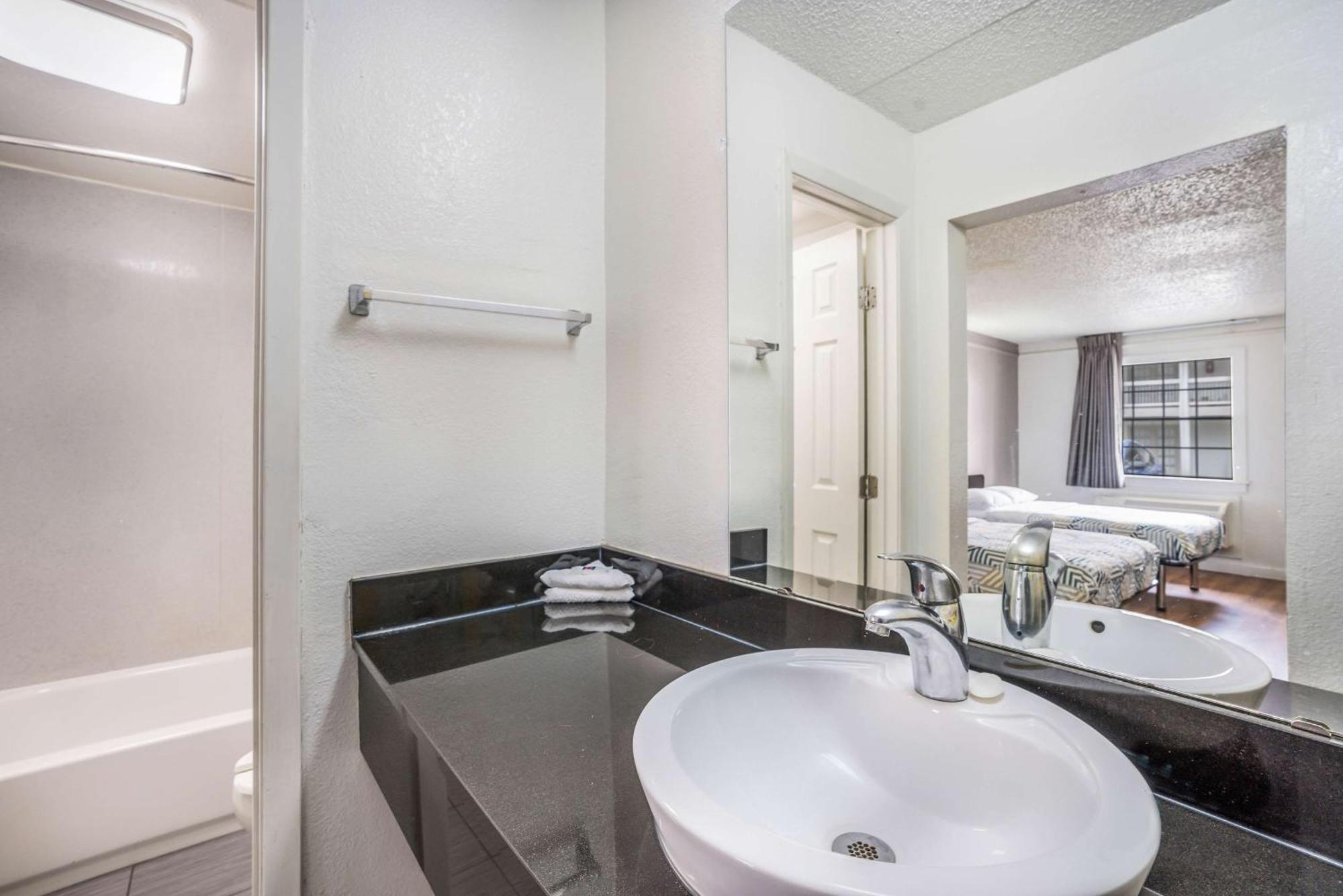 Quadruple Room Disability Access Smoking
