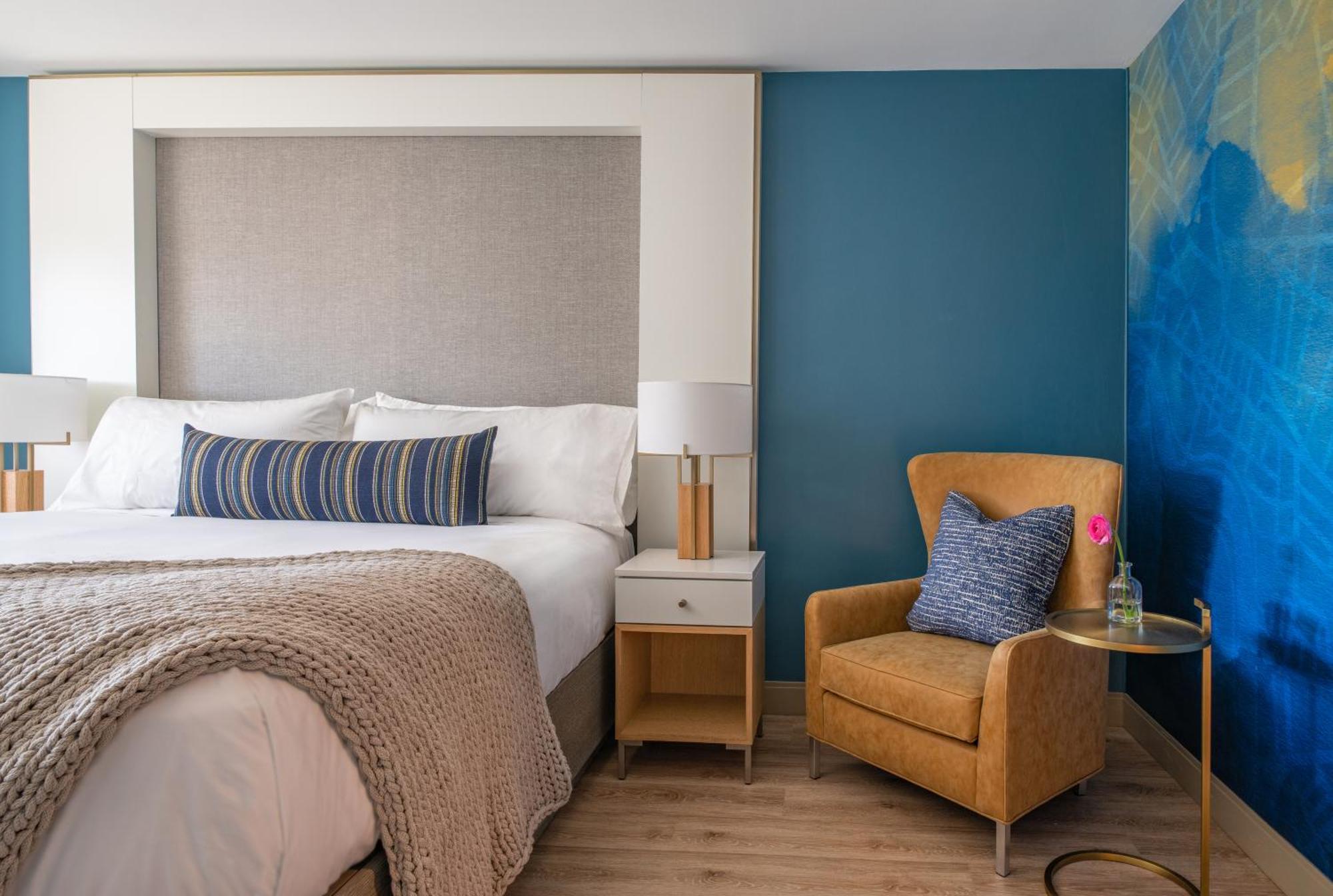 Deluxe Queen Room