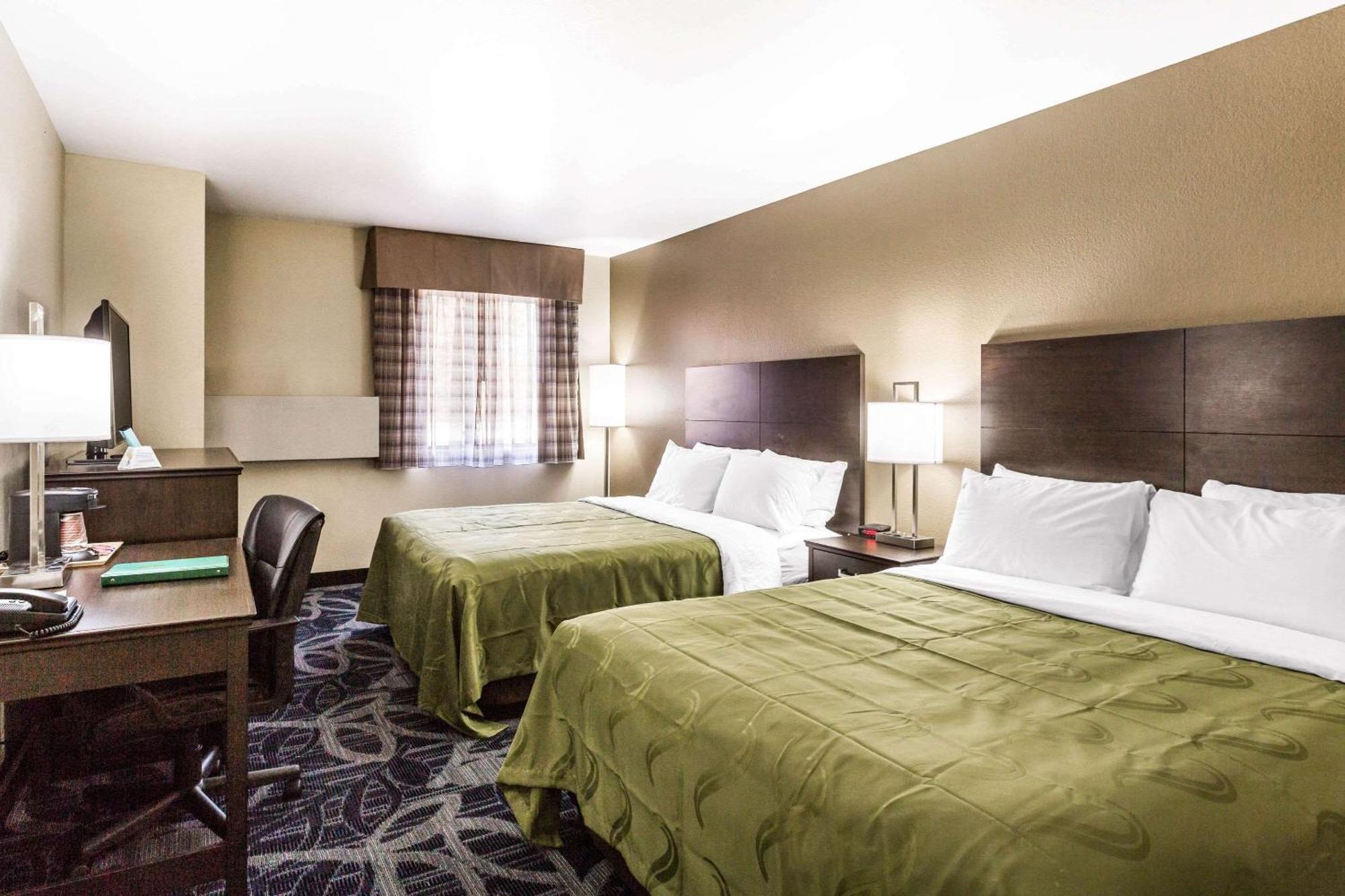 Quadruple Room Two Queen Beds Non Smoking or Pet Friendly