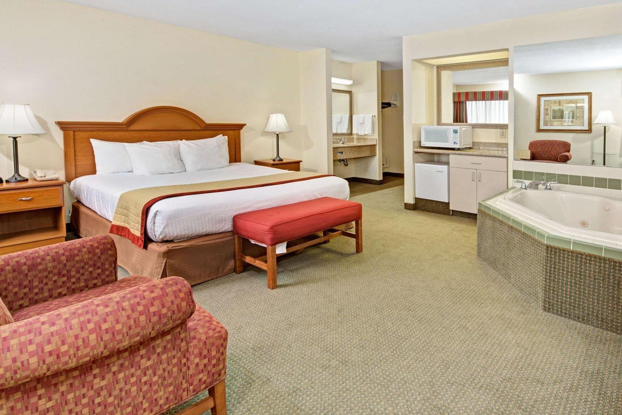 King Suite Jetted Tub Non-Smoking