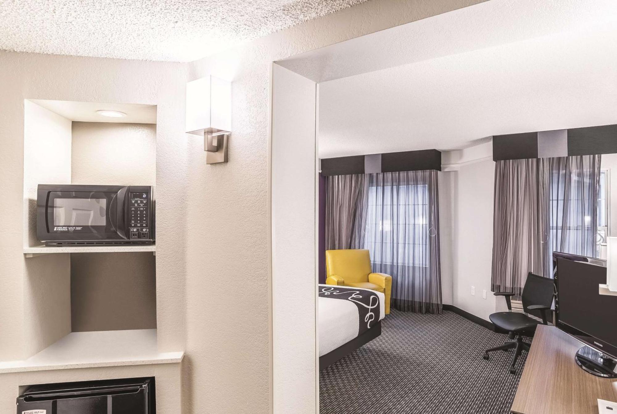 King Room Roll Shower Mobility Access or Non-Smoking