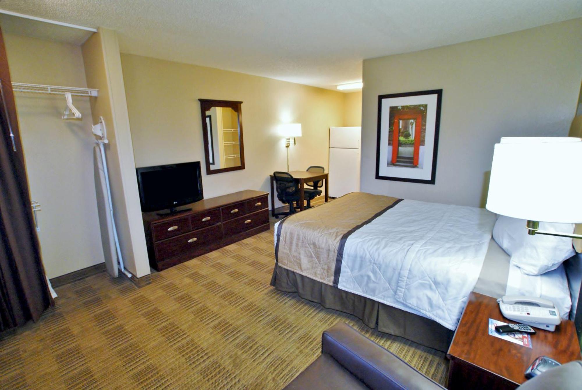 1 Queen Bed | Non-Smoking Kitchen