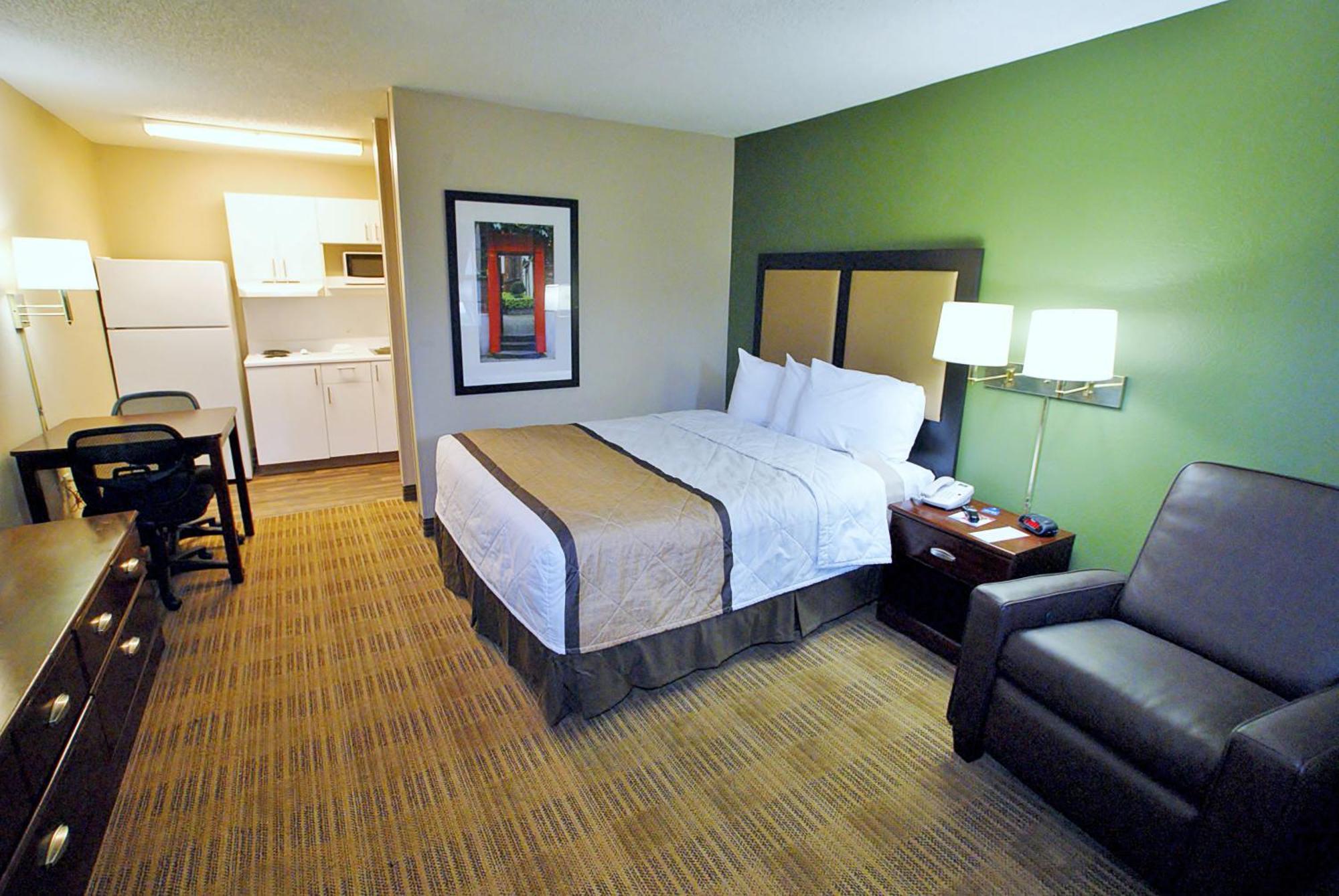 1 Queen Bed | Non-Smoking Kitchen