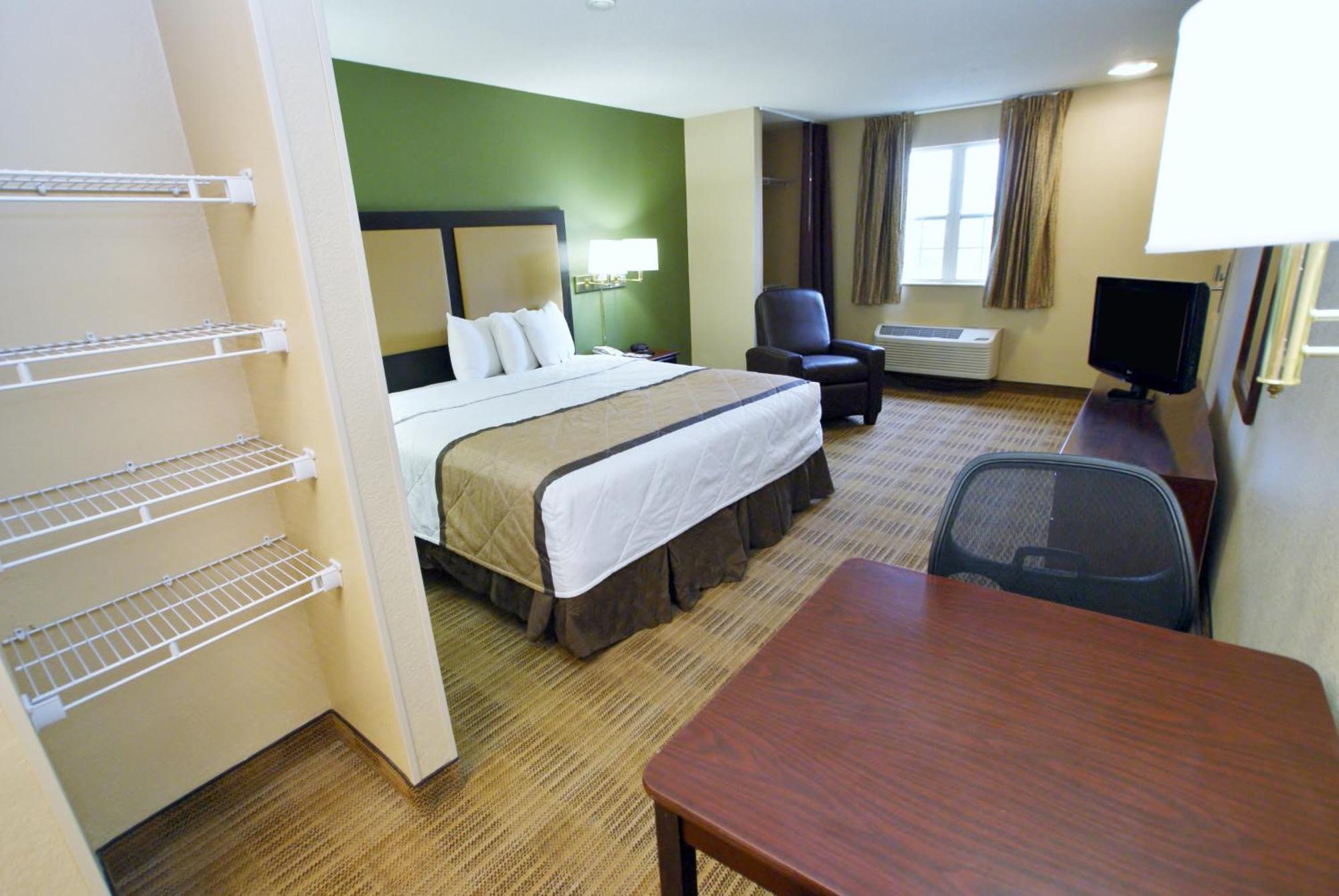 1 Queen Bed | Non-Smoking Kitchen