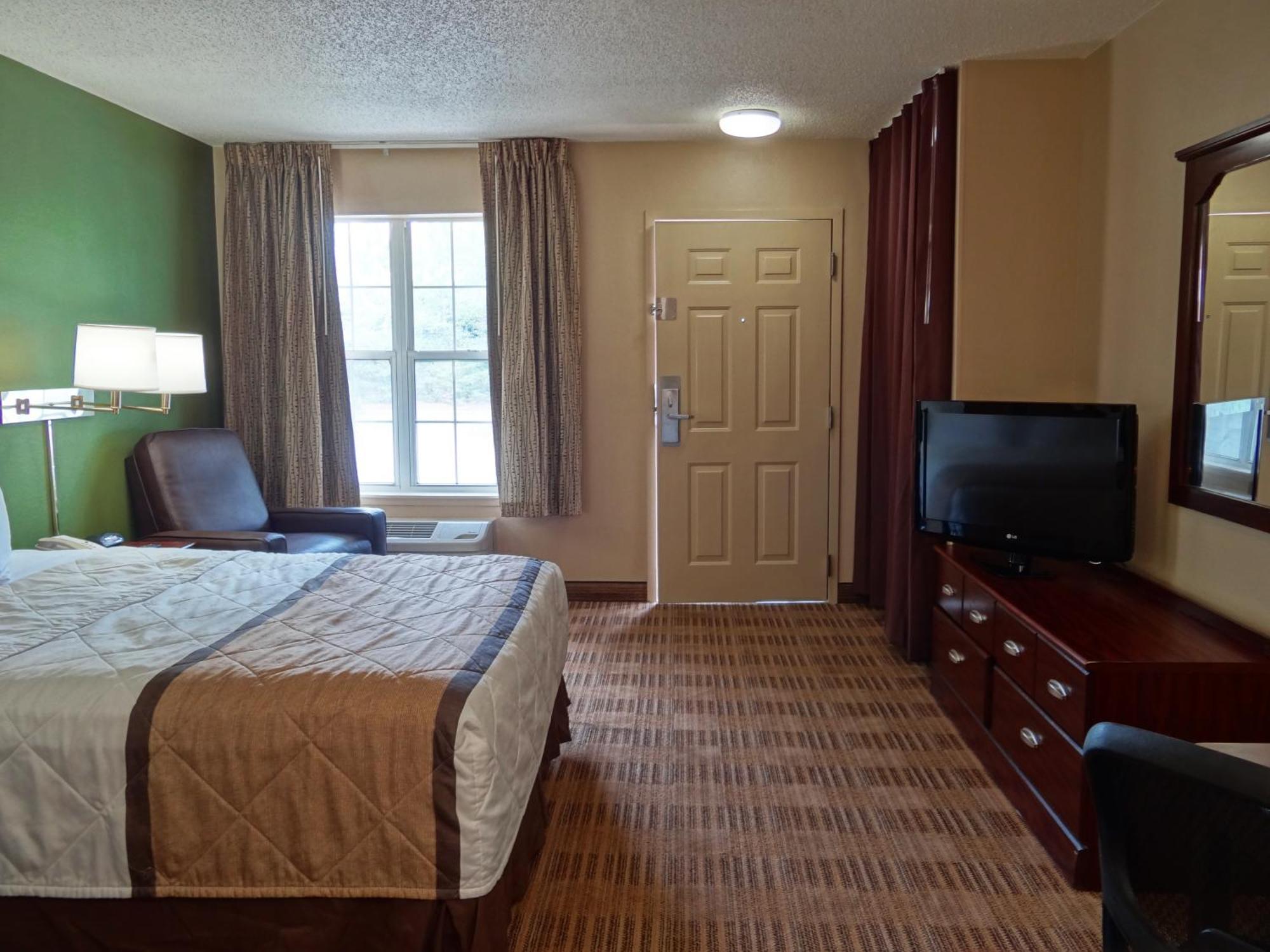 Queen studio 1 Queen Bed Disability Access or Non-Smoking