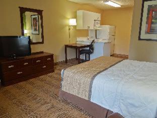 Queen studio 1 Queen Bed Disability Access or Non-Smoking